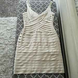 BCBGMAXAZRIA beige tiered cocktail dress